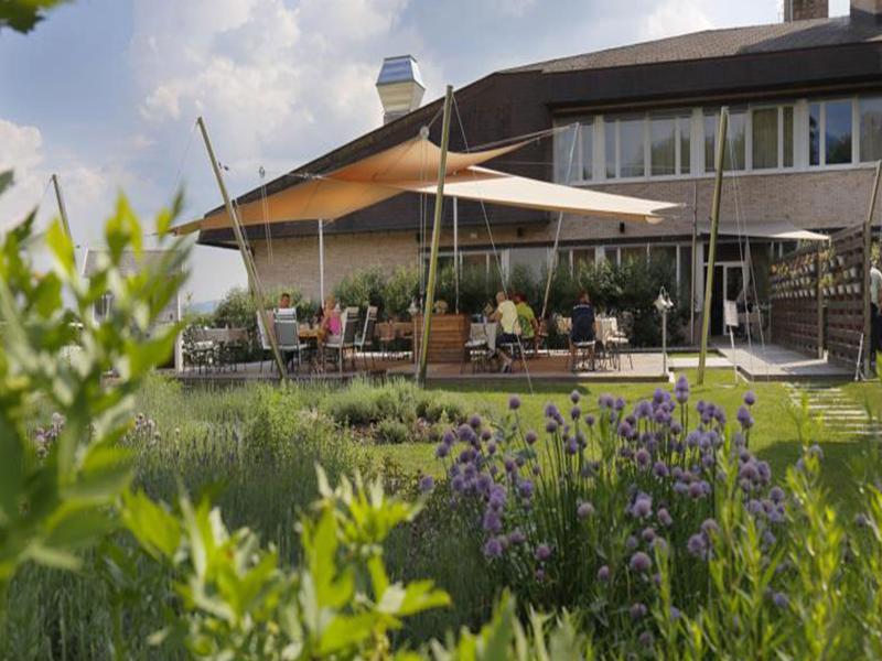 Hotel Elegans Brdo 4*